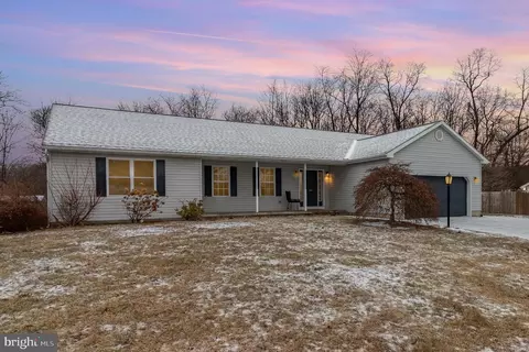 1629 Josephine Ann Dr, Lebanon, PA 17046