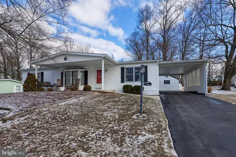 327 Maple Ave, Manheim, PA 17545