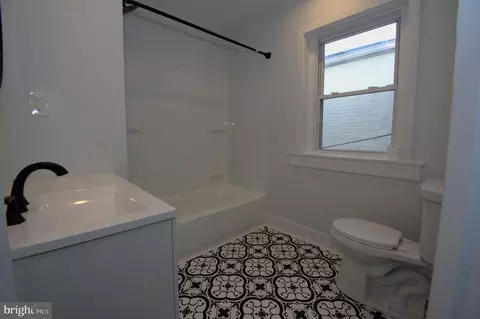 Bath - 9 Walnut St, Lebanon, PA 17042 photo 1 of 1