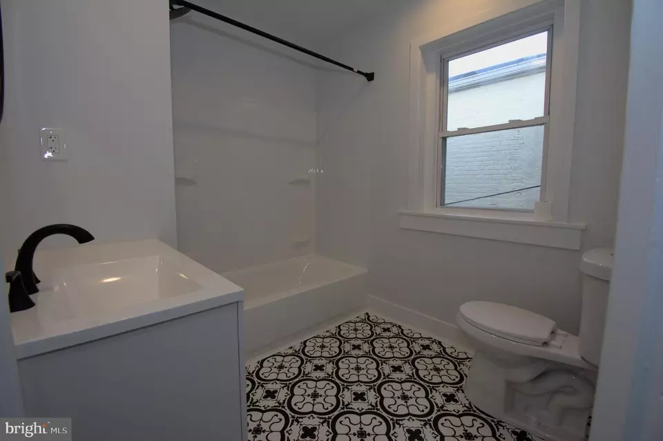 Bath - 9 Walnut St, Lebanon, PA 17042 photo 1 of 1