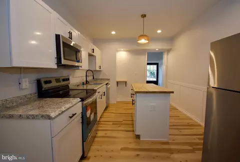 Entry Way - 9 Walnut St, Lebanon, PA 17042 photo 1 of 2