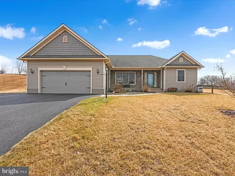 1526 Rolling Meadow Dr, Lebanon, PA 17046