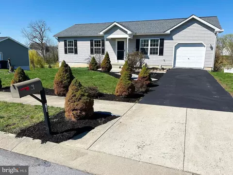 21 Horizon Dr, Fredericksburg, PA 17026