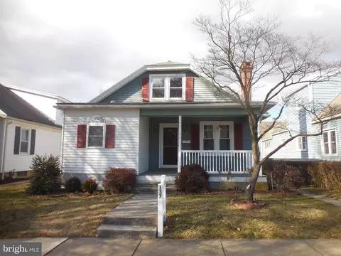 137 E Chestnut St, Cleona, PA 17042