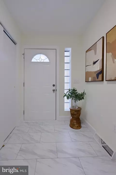Entry Way - 601 E Walnut St, Palmyra, PA 17078 photo 8 of 8