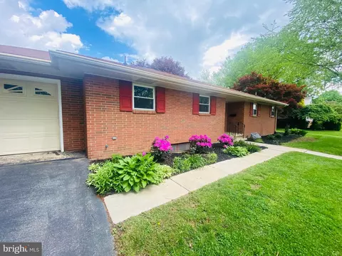 Exterior - 601 E Walnut St, Palmyra, PA 17078 photo 2 of 5
