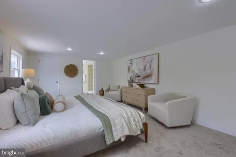 Bedroom - 601 E Walnut St, Palmyra, PA 17078 photo 5 of 9
