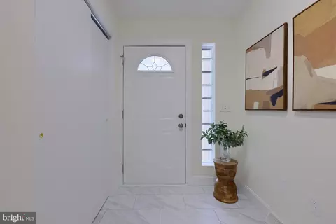 Entry Way - 601 E Walnut St, Palmyra, PA 17078 photo 1 of 8