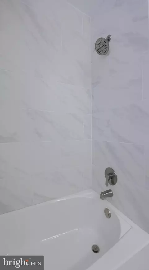 Bath - 601 E Walnut St, Palmyra, PA 17078 photo 3 of 10