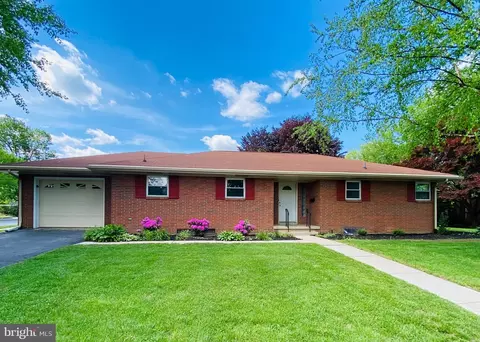Exterior - 601 E Walnut St, Palmyra, PA 17078 photo 1 of 5
