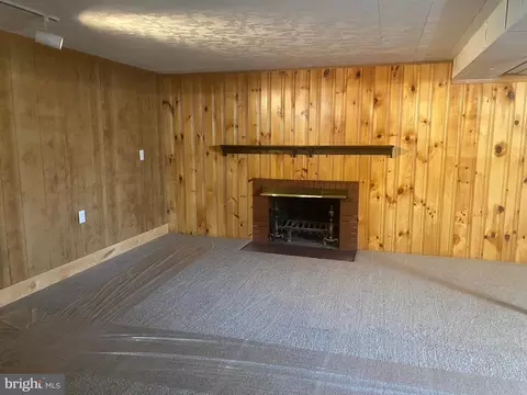 Living - 601 E Walnut St, Palmyra, PA 17078 photo 5 of 5