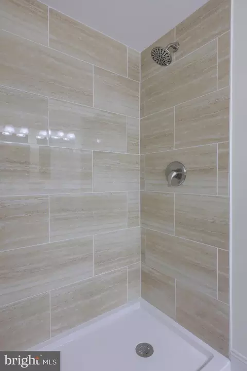 Bath - 601 E Walnut St, Palmyra, PA 17078 photo 7 of 10