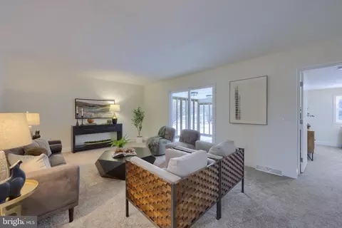 Living - 601 E Walnut St, Palmyra, PA 17078 photo 4 of 5