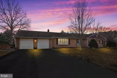 812 Hoffer Rd, Annville, PA 17003