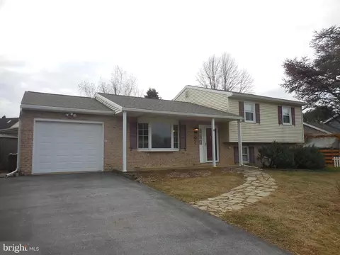 1305 Jill Ann Dr, Lebanon, PA 17042