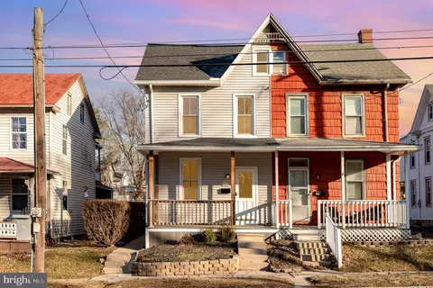 437 E Main St, Annville, PA 17003