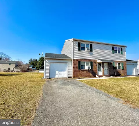 31 Walnut Mill Ln, Cleona, PA 17042