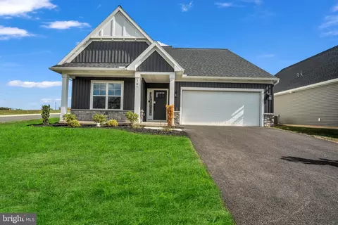 101 Bellflower Ave, Annville, PA 17003