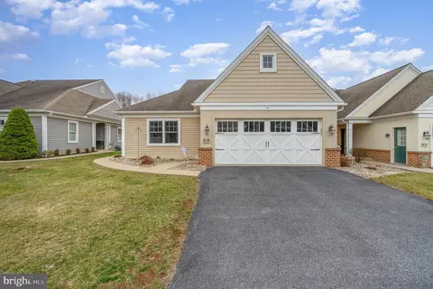 1012 English Dr, Lebanon, PA 17042