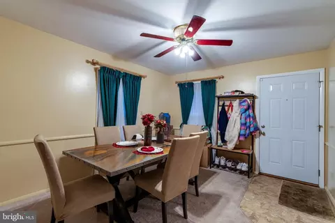 940 E Maple St, Palmyra, PA 17078 photo 2
