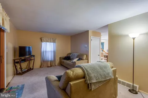 940 E Maple St, Palmyra, PA 17078 photo 13
