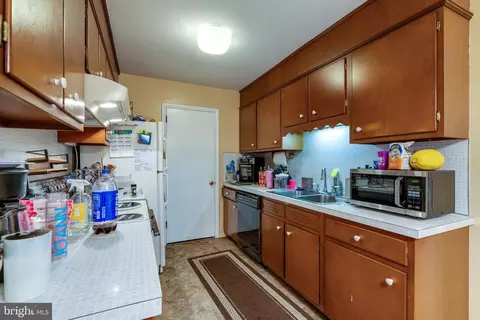 940 E Maple St, Palmyra, PA 17078 photo 6