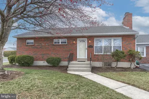 135 W Walnut St, Cleona, PA 17042