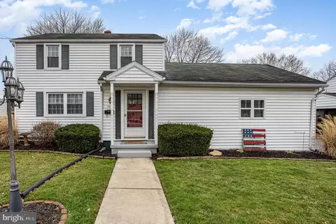 706 W Oak St, Palmyra, PA 17078
