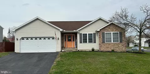 1 Williamsburg Dr, Jonestown, PA 17038