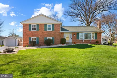 16 Holly Dr, Palmyra, PA 17078