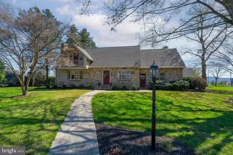 9 Juliada Dr, Lebanon, PA 17042