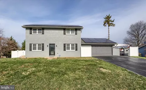 11 Stafford Dr, Palmyra, PA 17078
