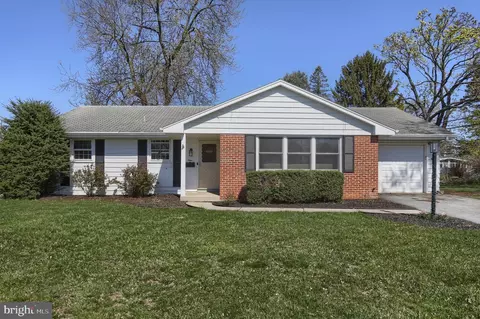 9 Lynnwood Dr, Palmyra, PA 17078