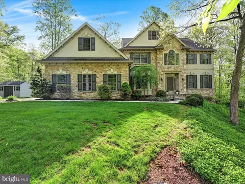2 Chickadee Cir, Palmyra, PA 17078