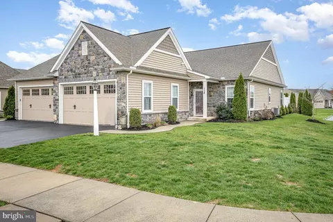 118 S Village Cir, Palmyra, PA 17078