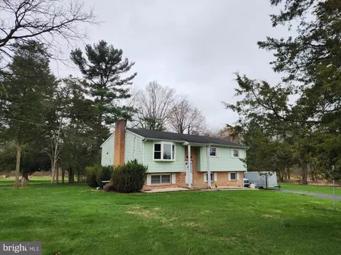 225 Mountville Dr, Lebanon, PA 17046