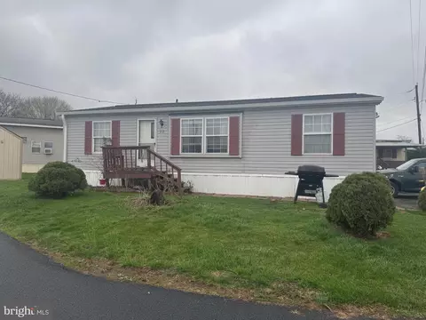 22 Green Acres Trailer Ct, Lebanon, PA 17046