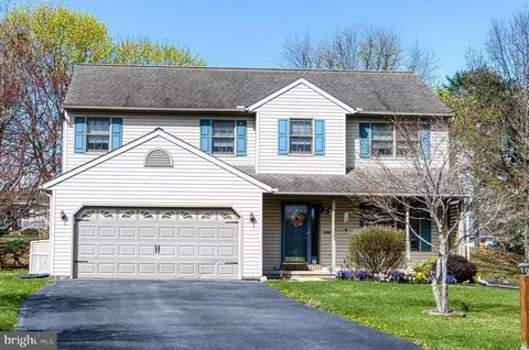 4 Bumblebee Ct, Myerstown, PA 17067