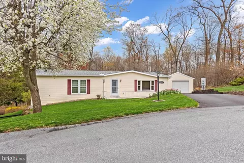 38 Aspen Dr, Manheim, PA 17545