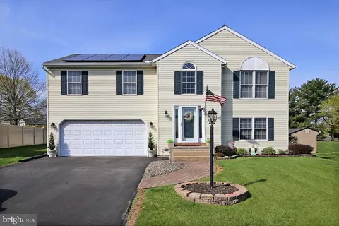 4 Ladybug Ln, Myerstown, PA 17067