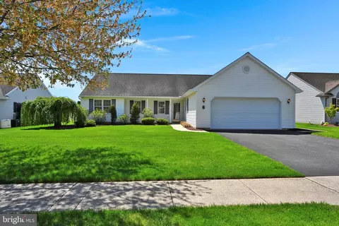 14 Rosemont Dr, Myerstown, PA 17067