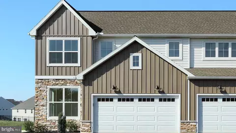 34 Canterbury Ln, Annville, PA 17003