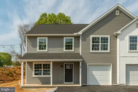 323 W Water St, Annville, PA 17003