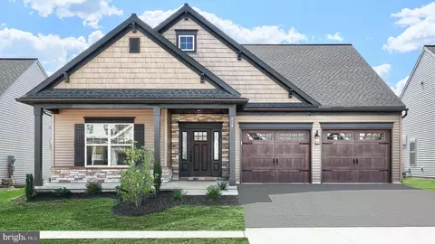 214 Grand Summit Dr, Annville, PA 17003
