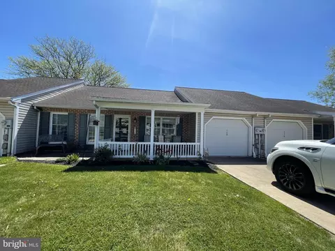 118 Memorial Blvd, Newmanstown, PA 17073