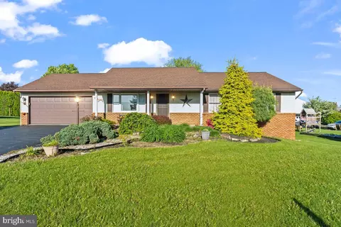 10 Fernwood Dr, Myerstown, PA 17067