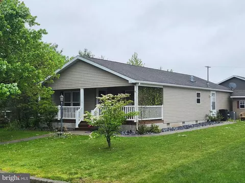 19 Limekiln Dr, Annville, PA 17003