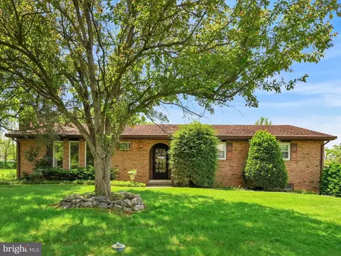 2 W Rosebud Rd, Myerstown, PA 17067