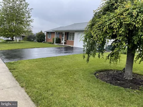 13 Garden Dr, Newmanstown, PA 17073