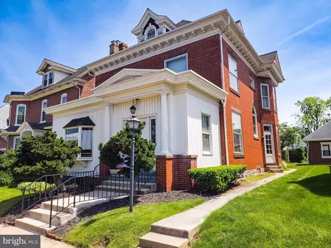 206 E Main St, Palmyra, PA 17078